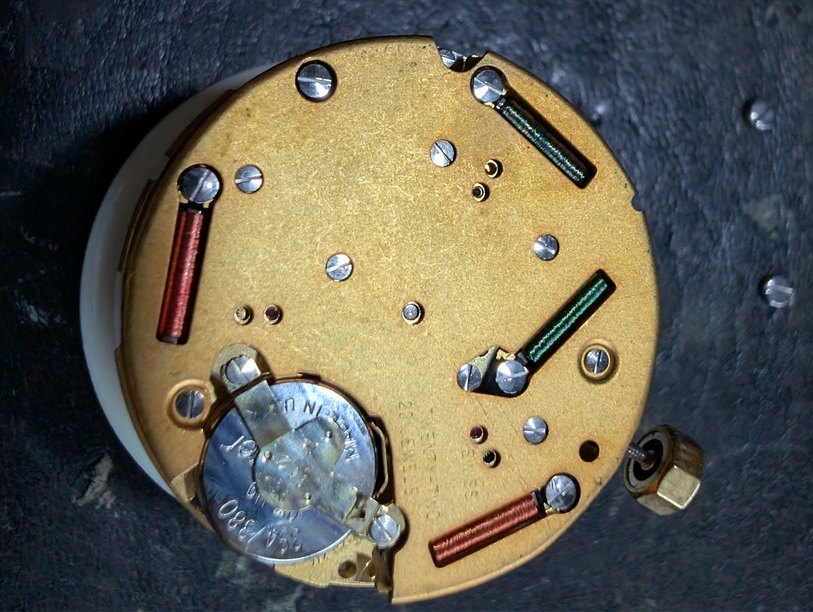 ETA – 251.272 – 22 jewels – SWISS MADE – QUARTZ