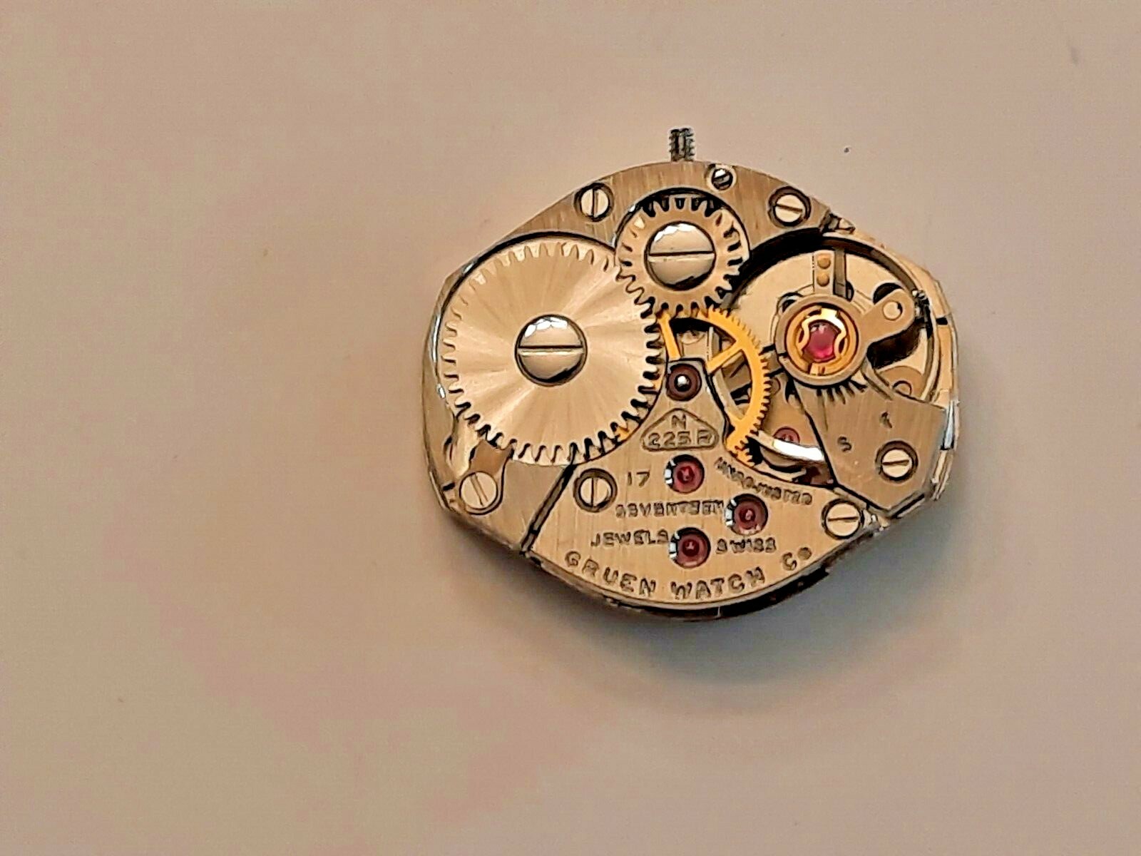 GRUEN 225R NOS movement w/dial & hands 17Jewel