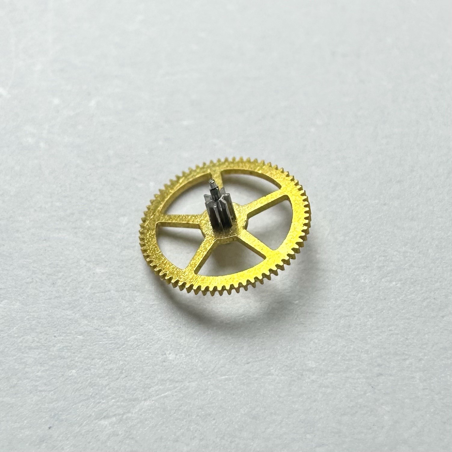 241 005 NOS FOURTH WHEEL SWEEP SECOND WHEEL FOR VINTAGE SEIKO 5106 5139