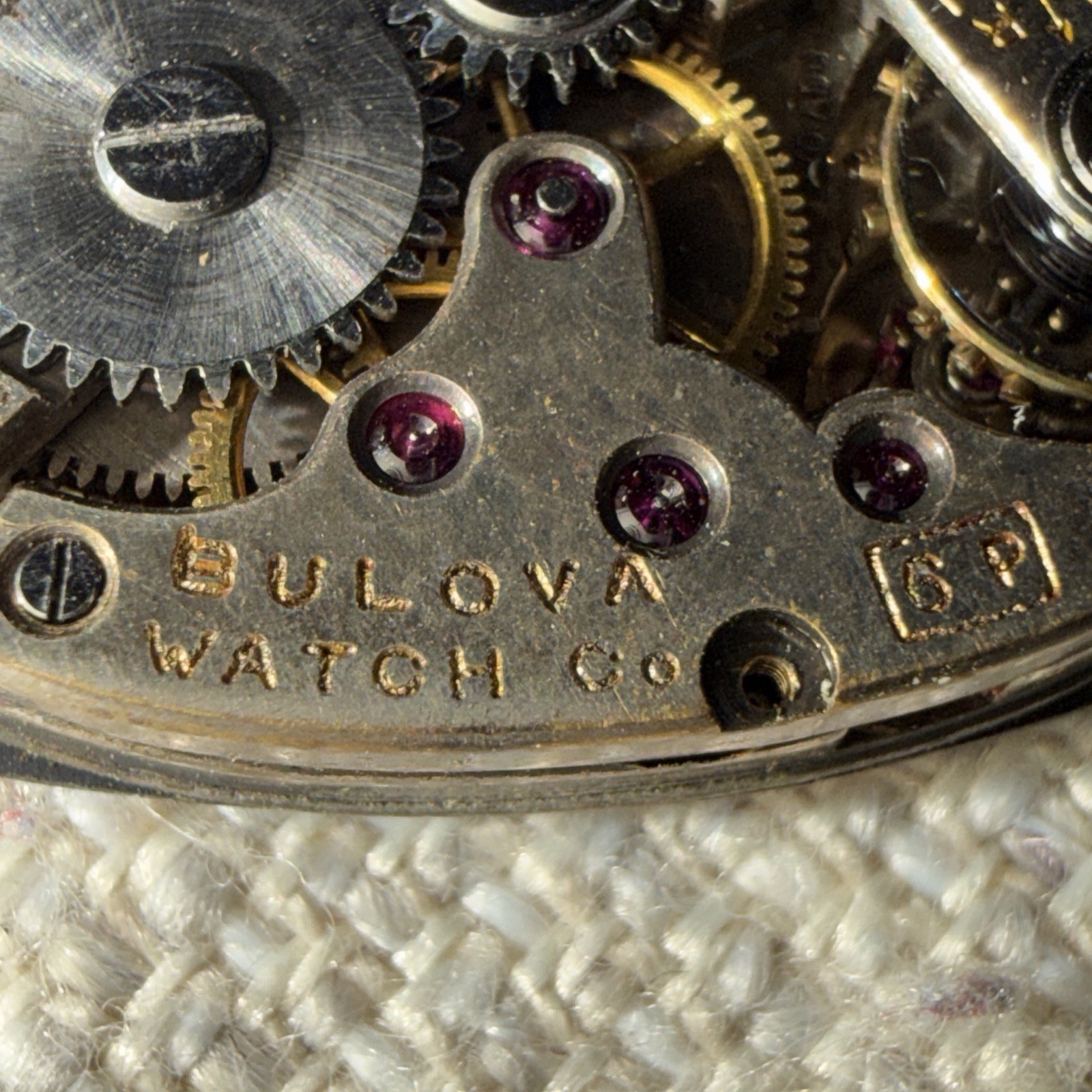 Vintage Bulova Watch Wind Up Movement FOR PARTS ONLY Collectible 9G466 16 Jewels