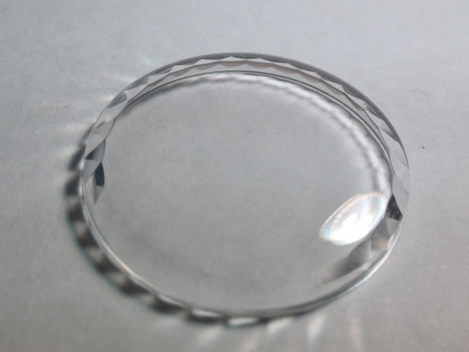 Unbranded crystal diamond round inside facet 27.4mm, 23 1/2, plastic