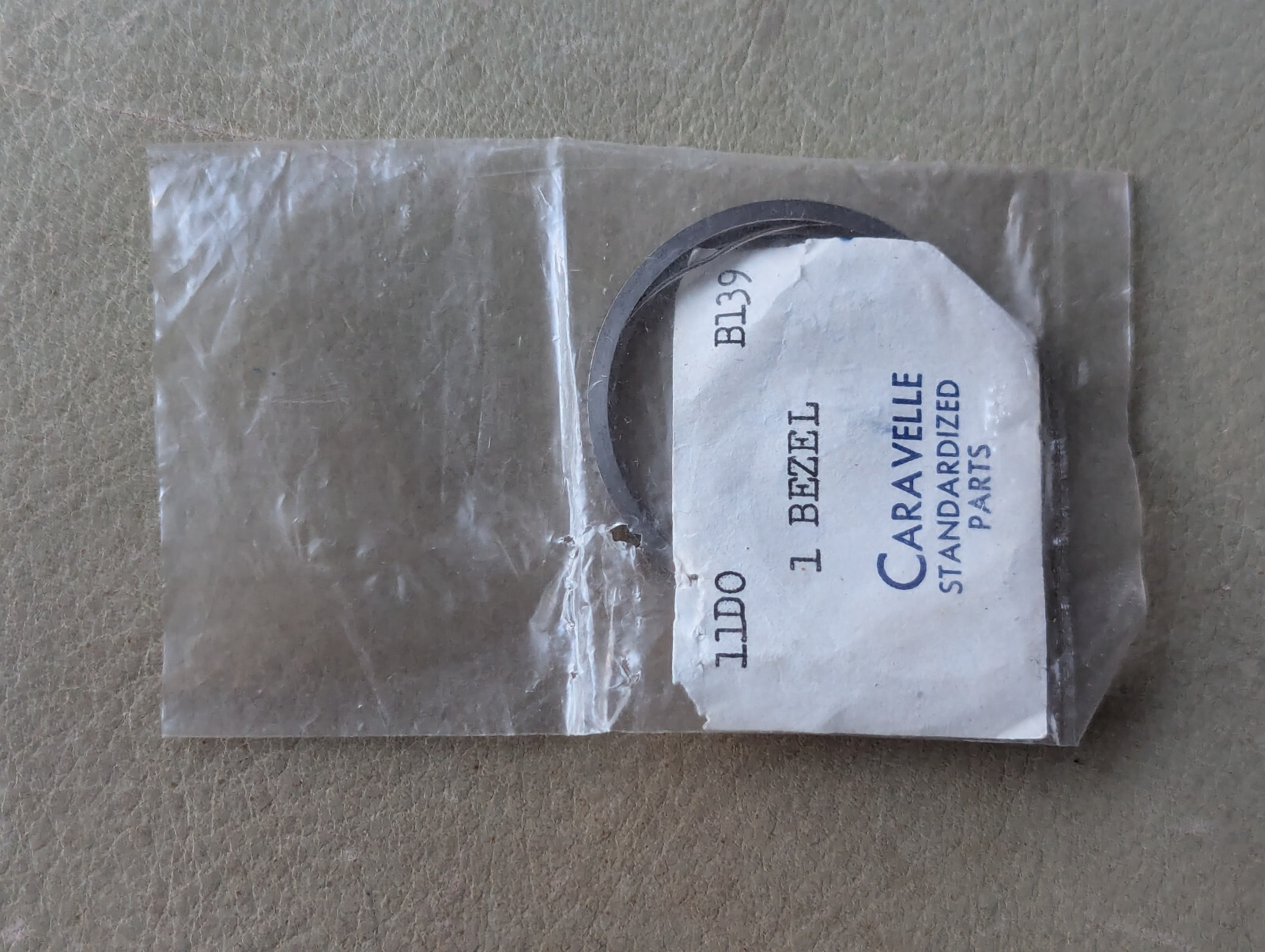 Vintage 1960’s Caravelle Sea Hunter Diver SS Bezel/Black Insert/Tension Spring