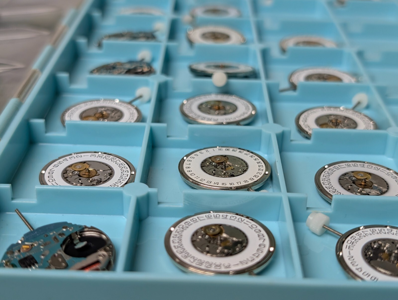 ETA 555.415 4000 – USE FOR CIRCUIT ONLY. You receive the whole movement, but the