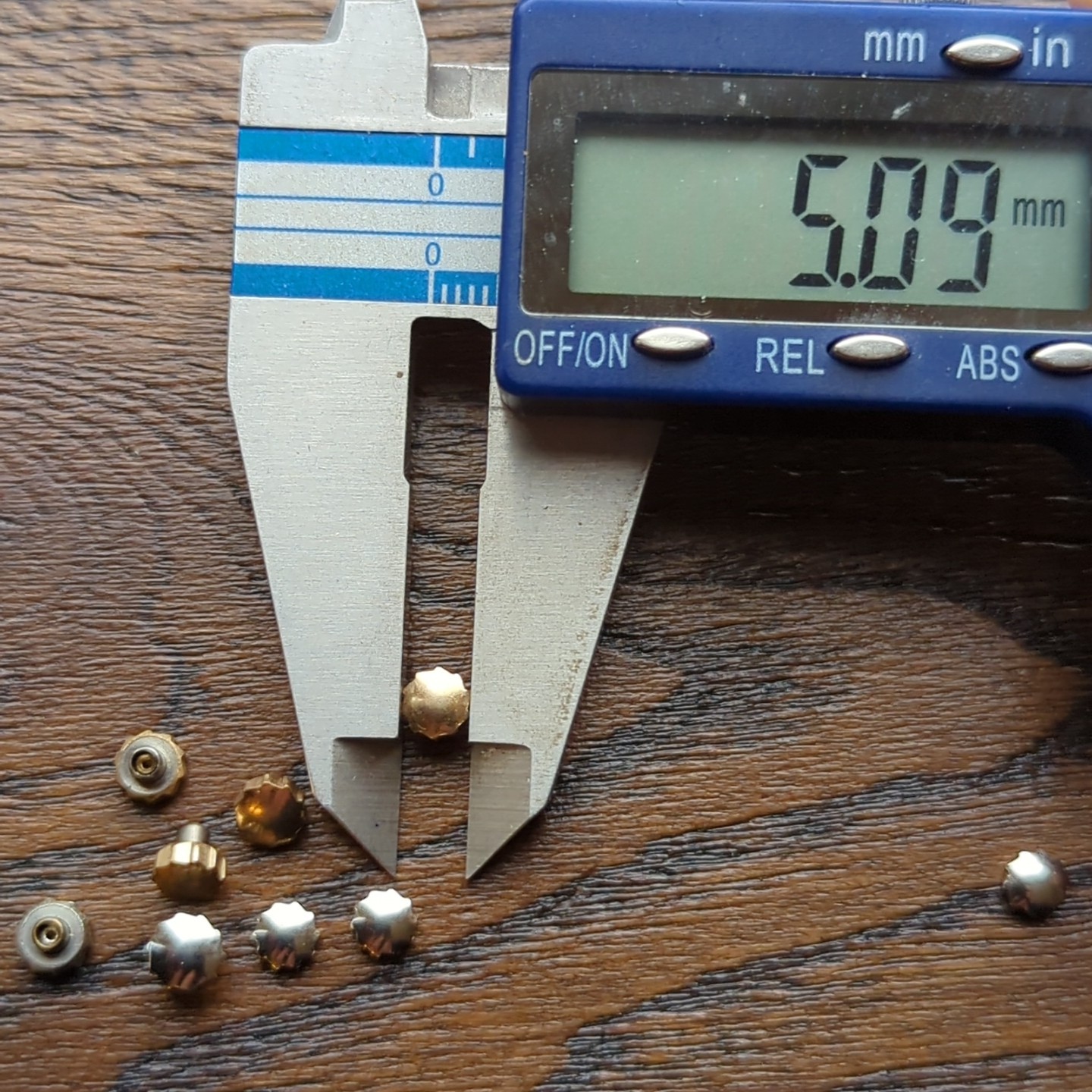 Lot of 9 Pieces of Steel and Gold Buzz Saw Shaped Watch Crowns 4.75mm 5.1mm H70