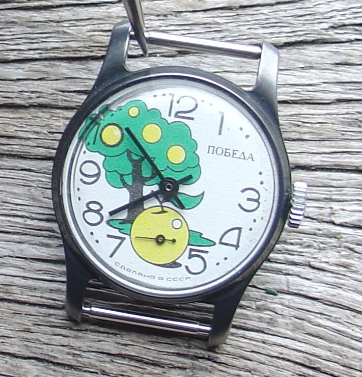 Rare Vintage Collectible Soviet POBEDA Watch With the Apple Tree 2602 SERVICED