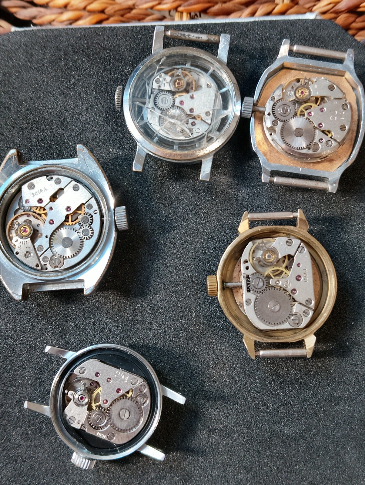 Lot of 5 WOMEN WATCHES Luch,zarja,slava Vintage/For Parts/Pepair.