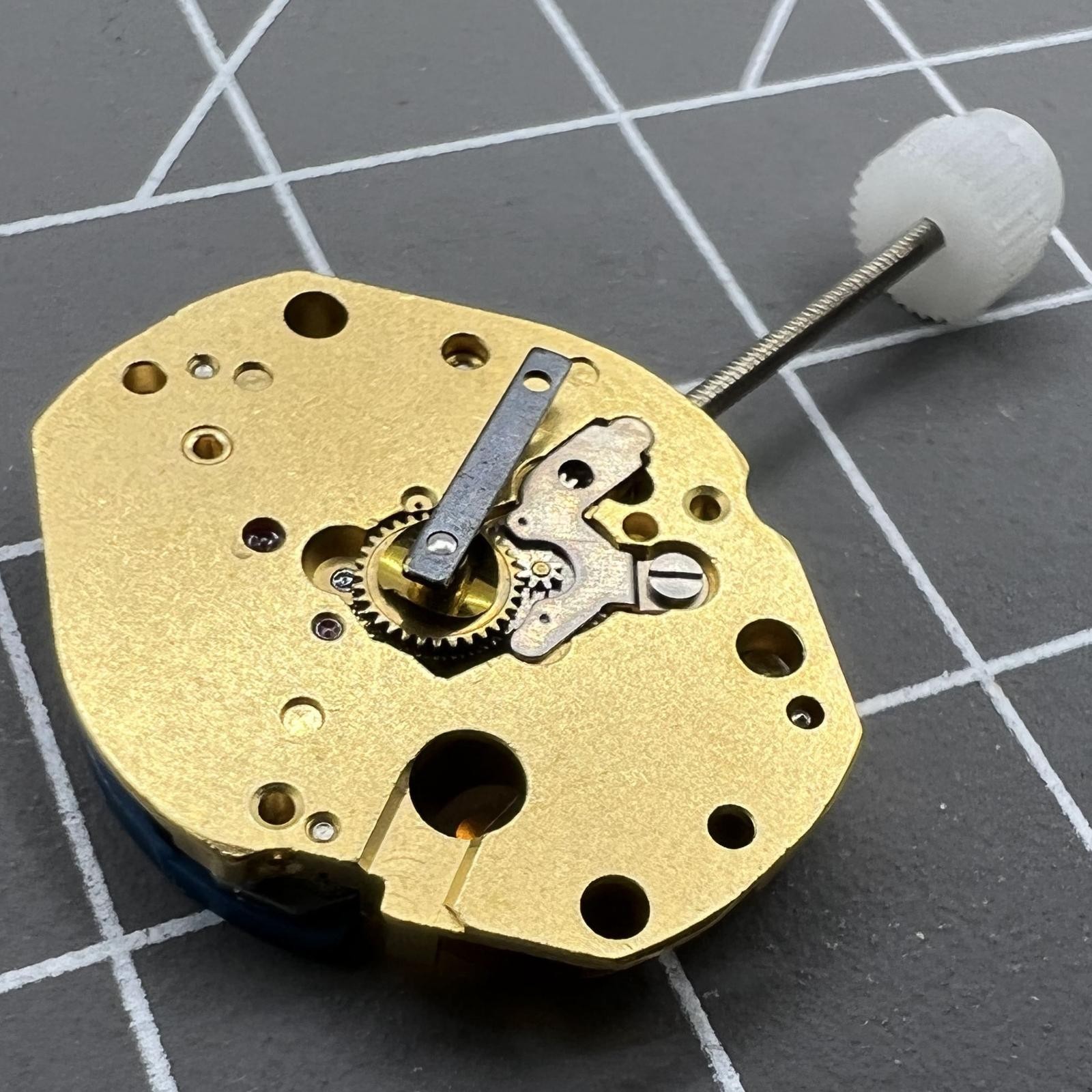 ETA 579 005 Swiss Quartz Movement with 3 Hands ETA 579 105 Model