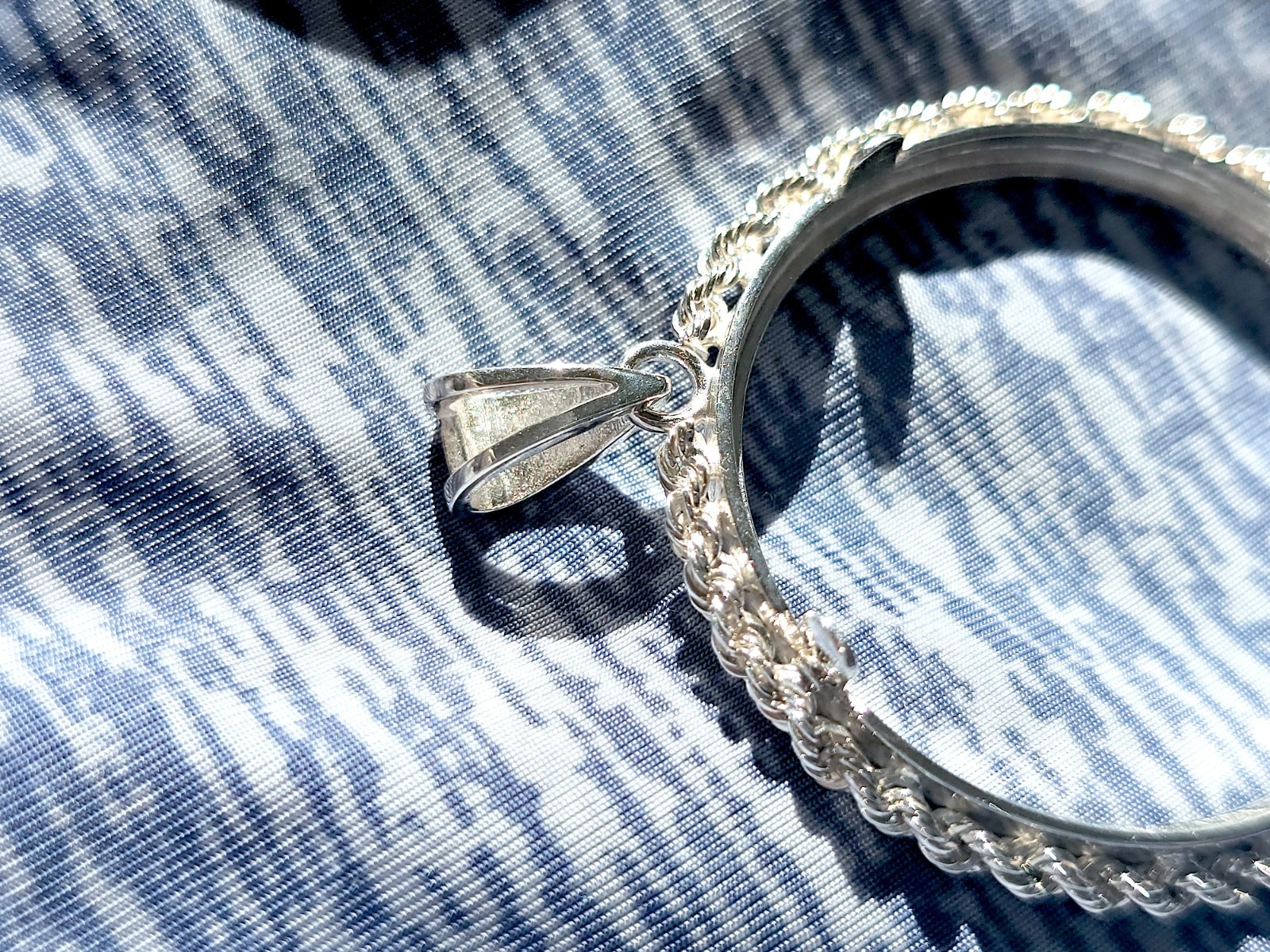 925 Sterling Silver Prong Back Illusion Rope Bezel for 30mm Half Dollar 50 Cents