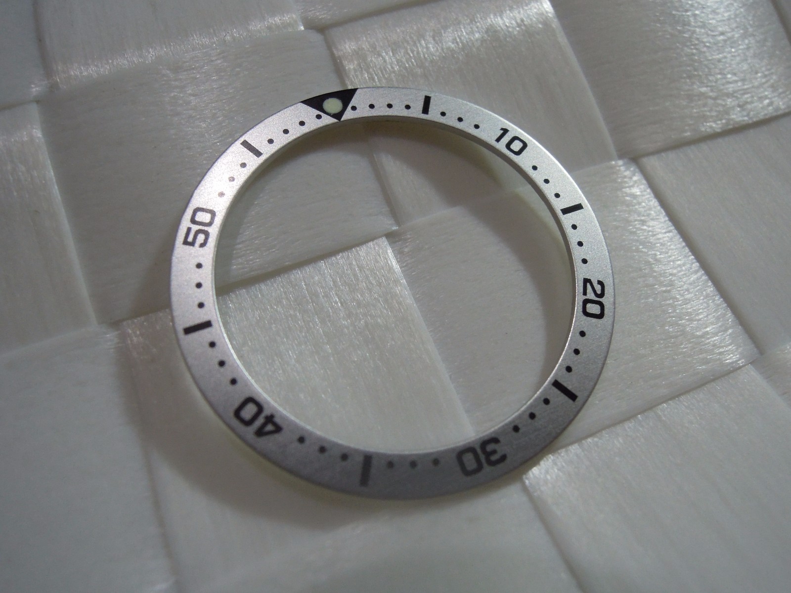 NEW SILVER FLAT BEZEL INSERT 33.5MM MEDIUM DIVERS SKX013 (7S26-0030)/4205-0150