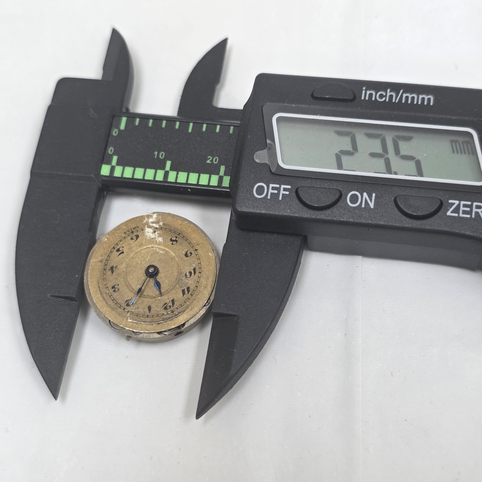 VINTAGE SCHWARZ 7 JEWEL MECHANICAL WIND UP WATCH MOVEMENT SWISS