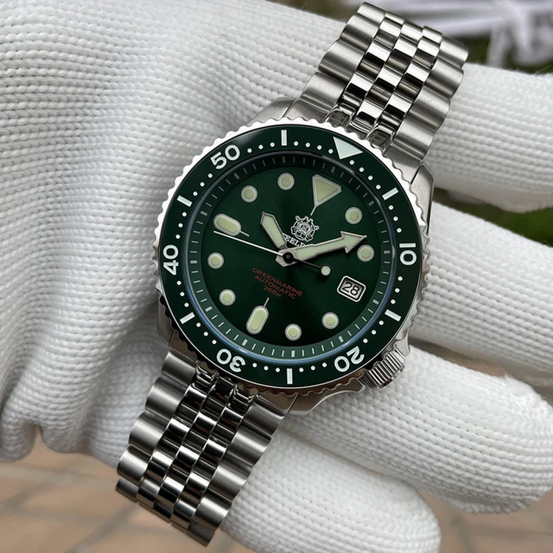 “Stunning Men’s Dive Watch with Japan NH35 Automatic Movement, Ceramic Bezel, an