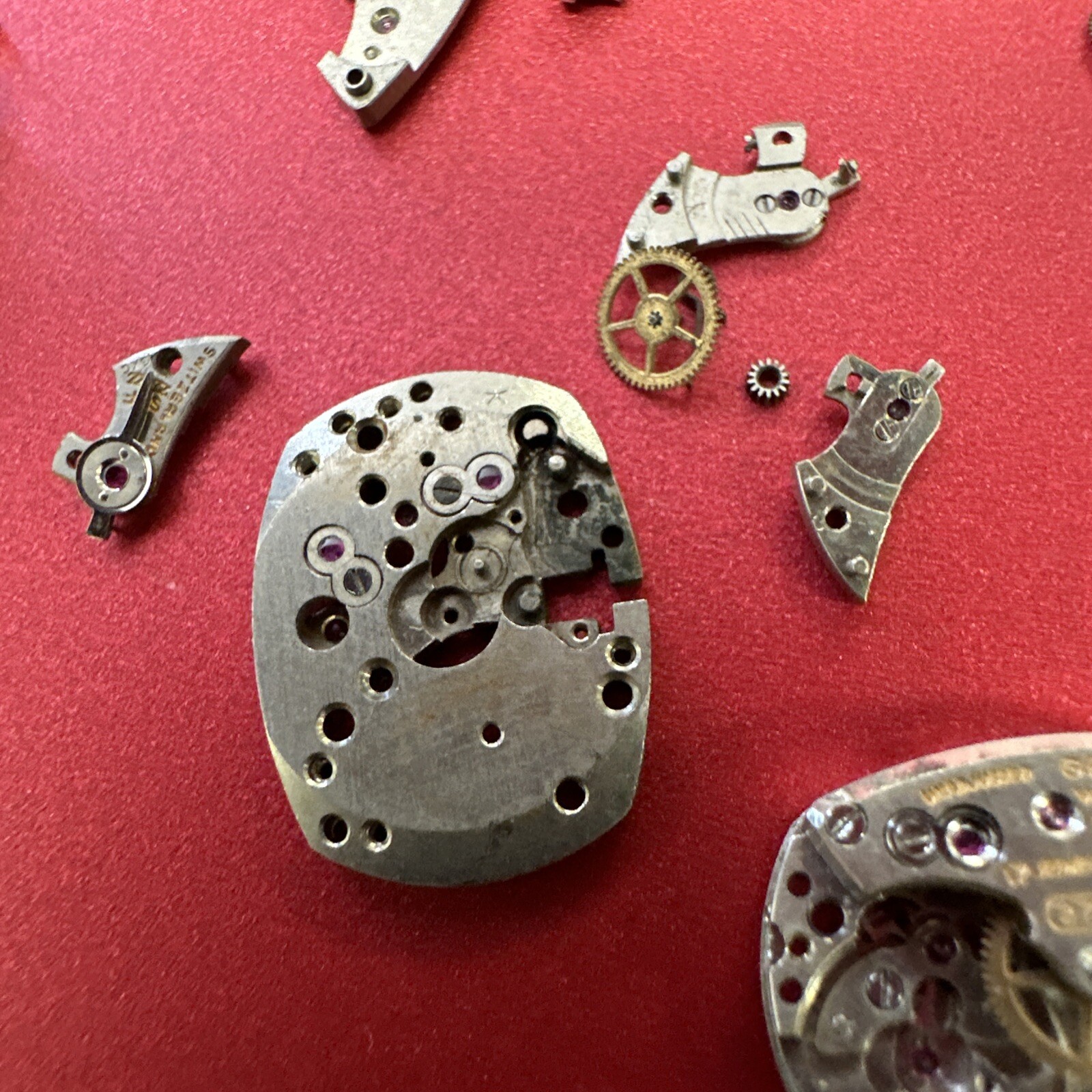 Vintage Gruen Precision 275-295 17jewel wrist watch movement For Parts & Repairs