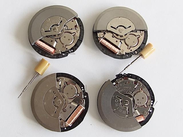 4 x Seiko 5M42A Kinetic watch movements. Untested, new old stock. Spares/repair
