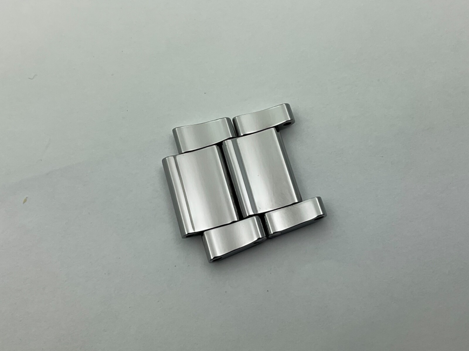Men’s Movado Tungsten 89 C6 1850 Partial Band Model 0605619 READ DESCRIPTION