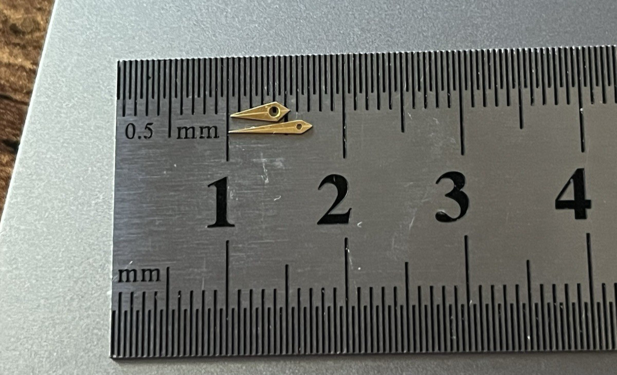 Universo One (1) Pair of Watch Hands Gold Tone Dauphine 5 & 7 mm