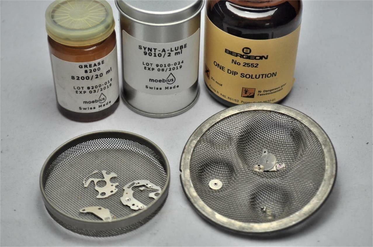 Breitling Automatic Quartz Watch Movement Servicing Battery Replacement & Reseal