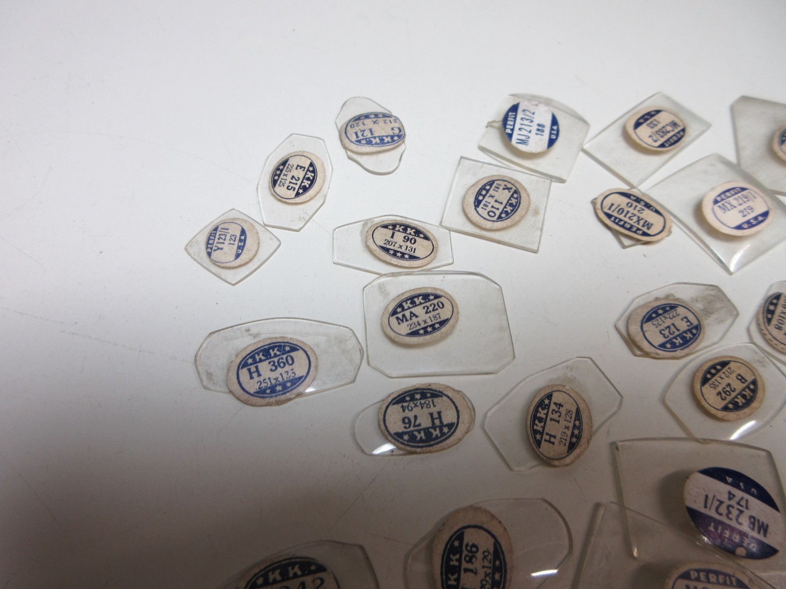 LOT OF 30 GLASS WATCH CRYSTAL MEN OR LADIES CRYSTALS PERFIT KK NEW OLD STOCK #P1