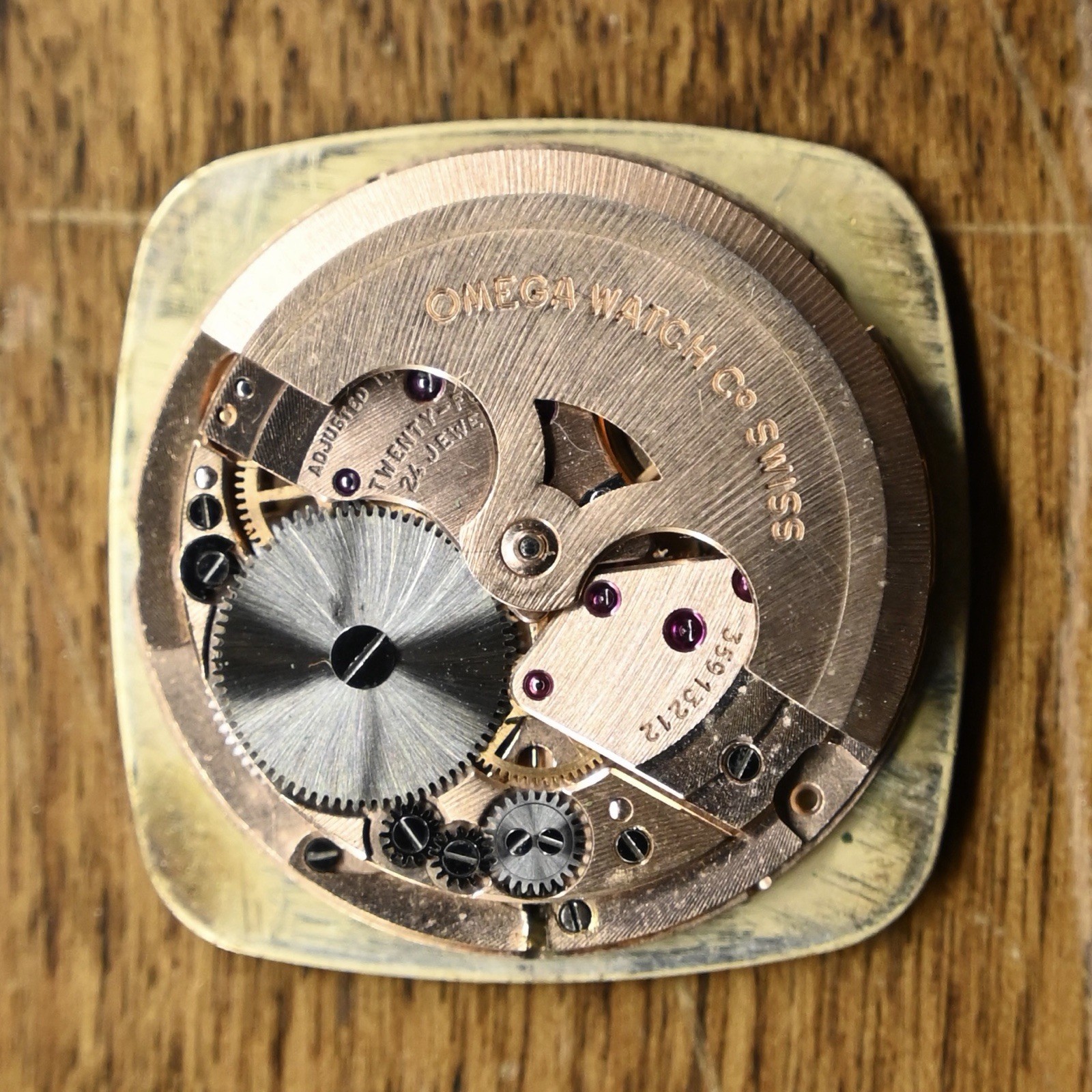 Omega De Ville Cal. 711 Automatic Watch Movement Dial Hands Crown Runs 24 Jewels