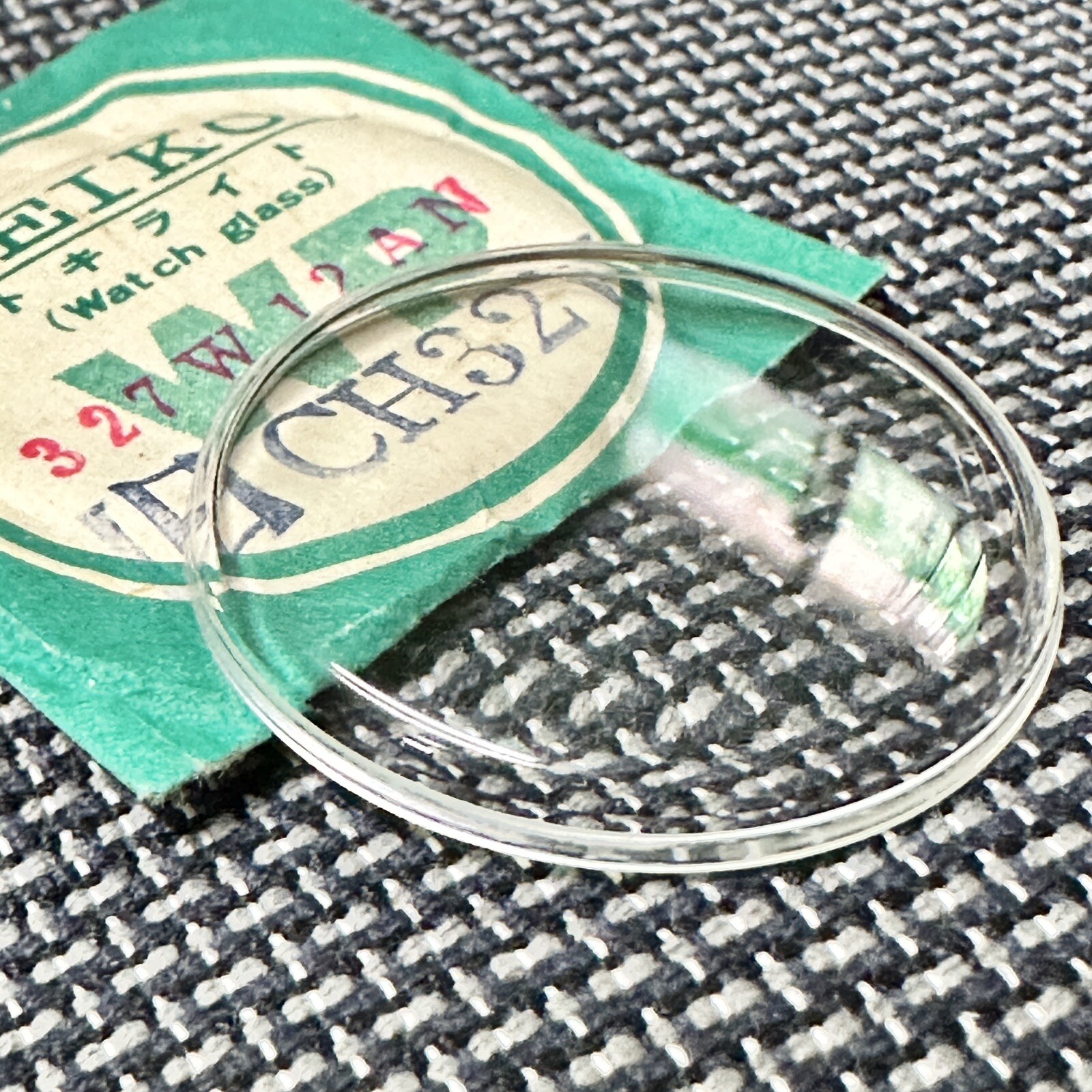 NOS ORIGINAL CRYSTAL FOR VINTAGE SEIKO CHAMPION J14082 J13050 718990 ETC.
