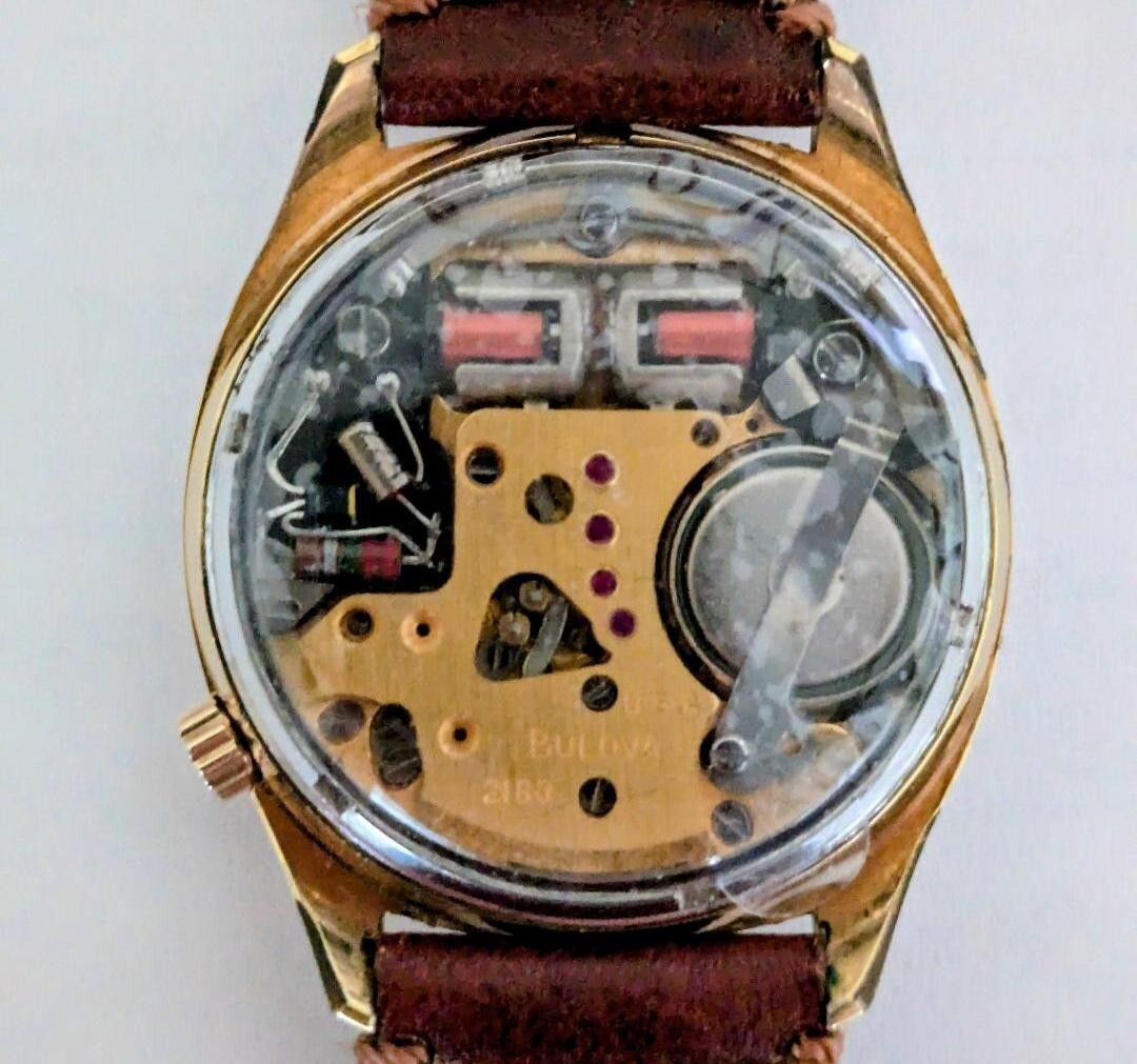 (1) ACCUTRON 218 CLEAR EXHIBITION CASE BACK W/ RING FREE Shipping and Handling