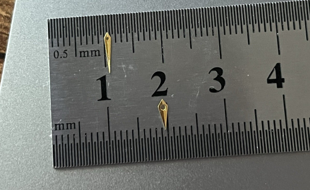 Universo One (1) Pair of Watch Hands Gold Tone Dauphine 5 & 7 mm
