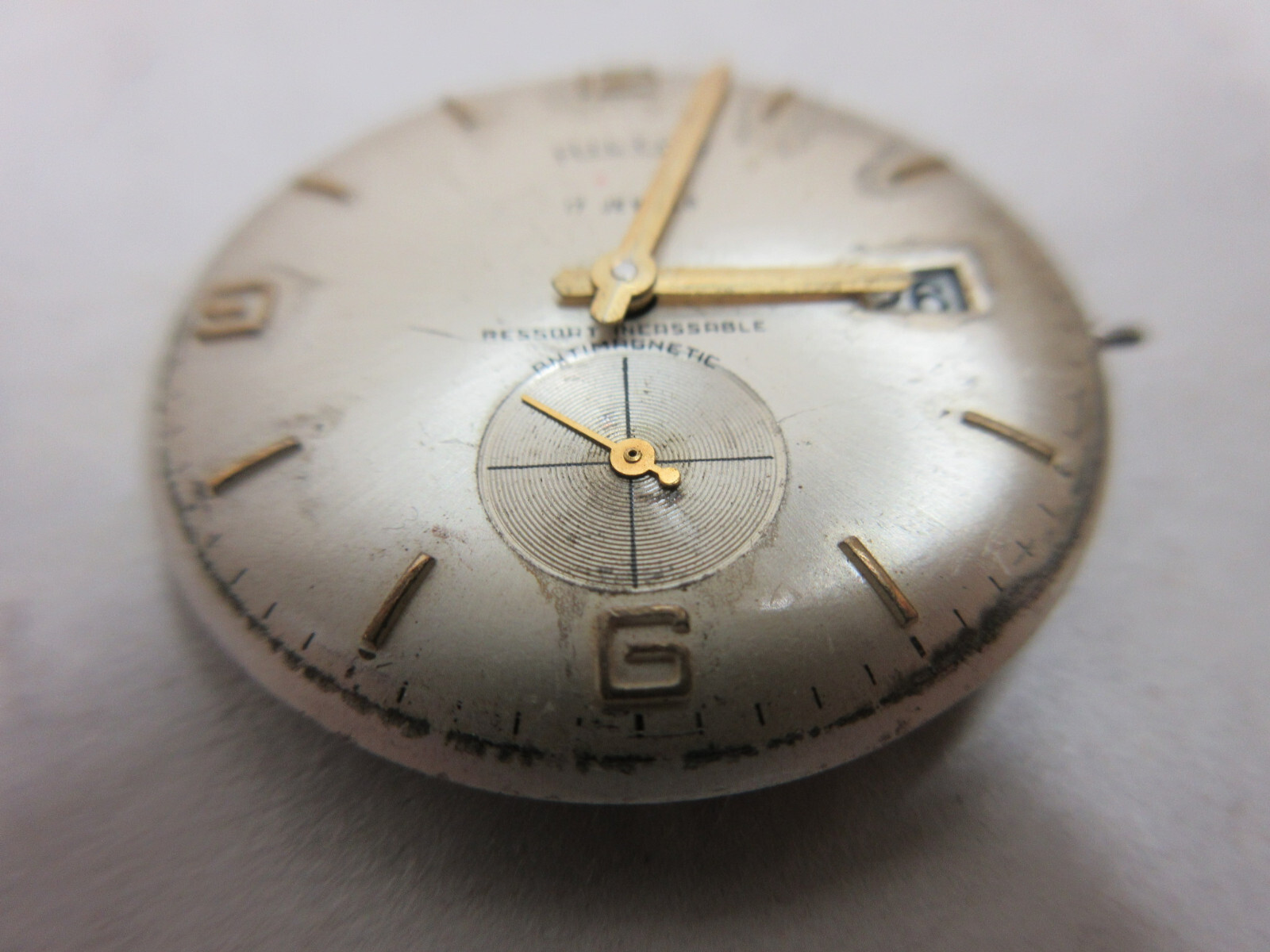 Hilton Wrist Watch Movement with Date 17 Jewels Unadjusted GOOD FOR PARTS