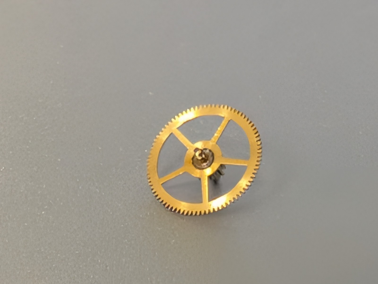 Rolex 3135 330 great wheel-OPEN pre-owned for watch repair, genuine third wheel