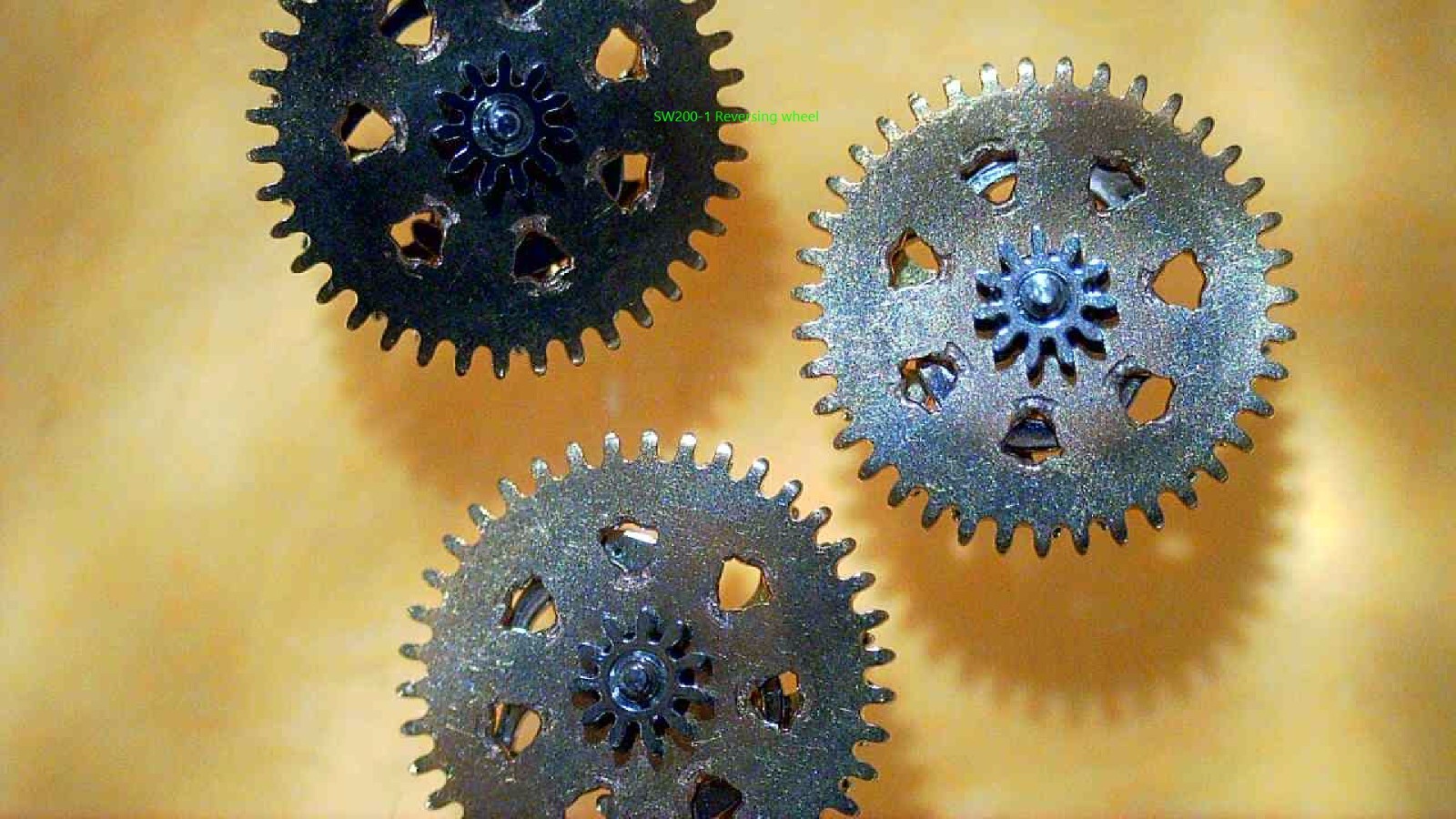 100% authentic from the Swiss Sellita factory, SW200-1 reversing wheel