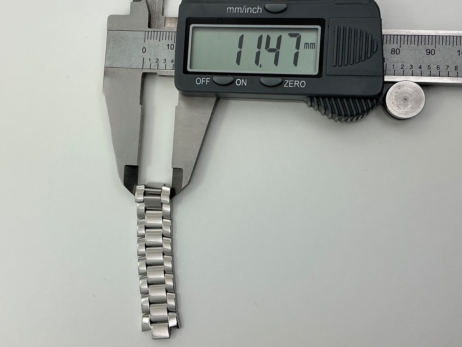 Ladies Baume & Mercier Riviera 65505 CONTINUOUS Partial Band Stainless Steel