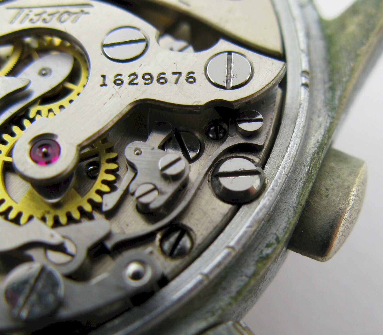 Chronograph Lemania 15TL & 15CHT part case/movement screw x2