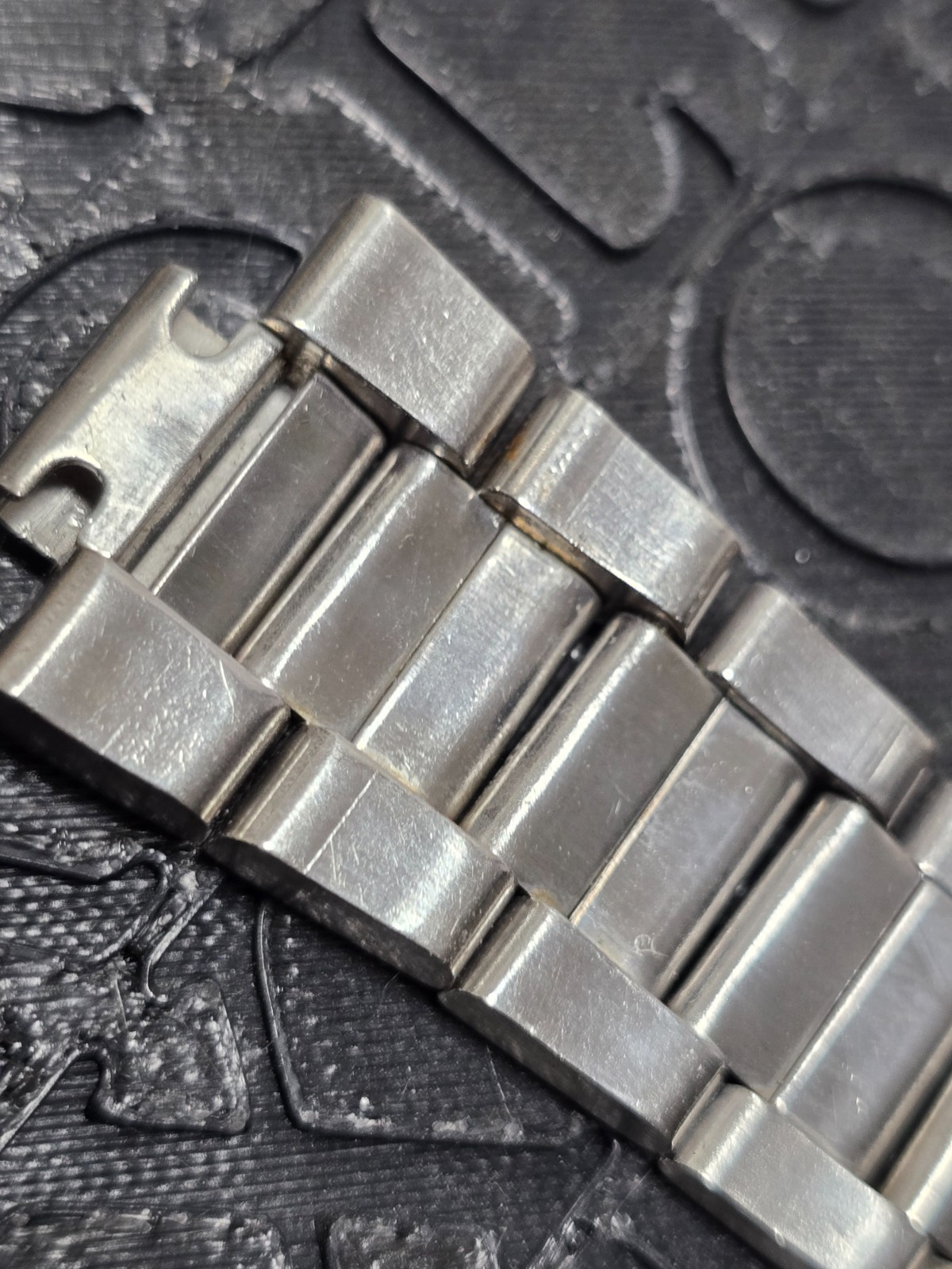 Vintage Omega Bracelet 1187 188, used in nice condition.