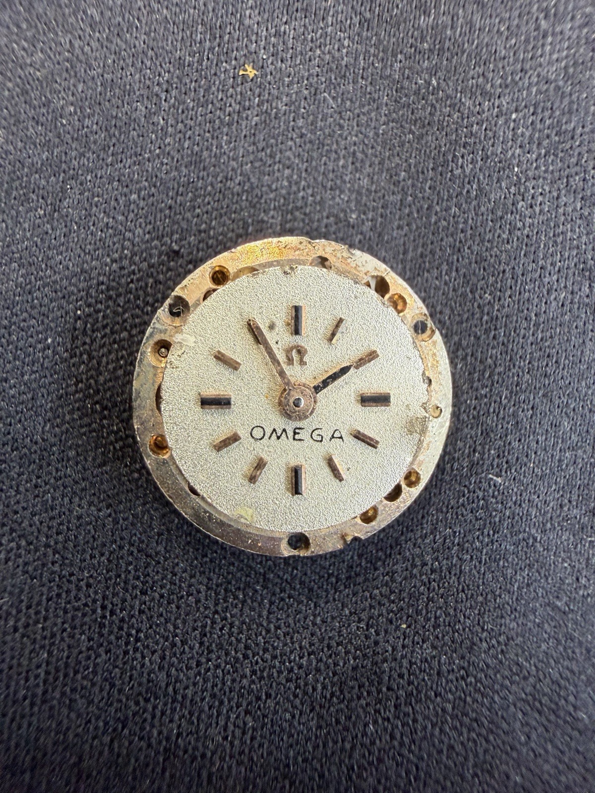 Vintage Omega Watch Co 17J Ladies Oval Movement Rectangular Dial Swiss 485 ￼
