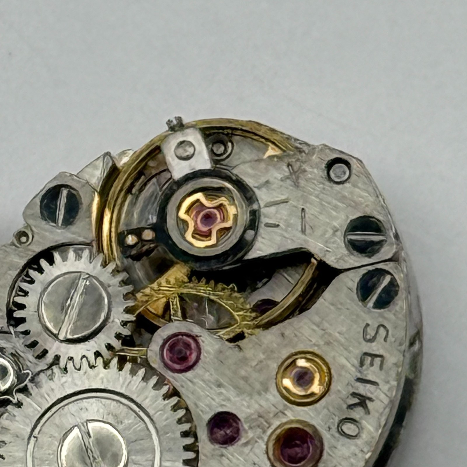 Seiko 10M Watch Movement Diashock 17 Jewels Ladies Vintage Parts Repair 15.7mm