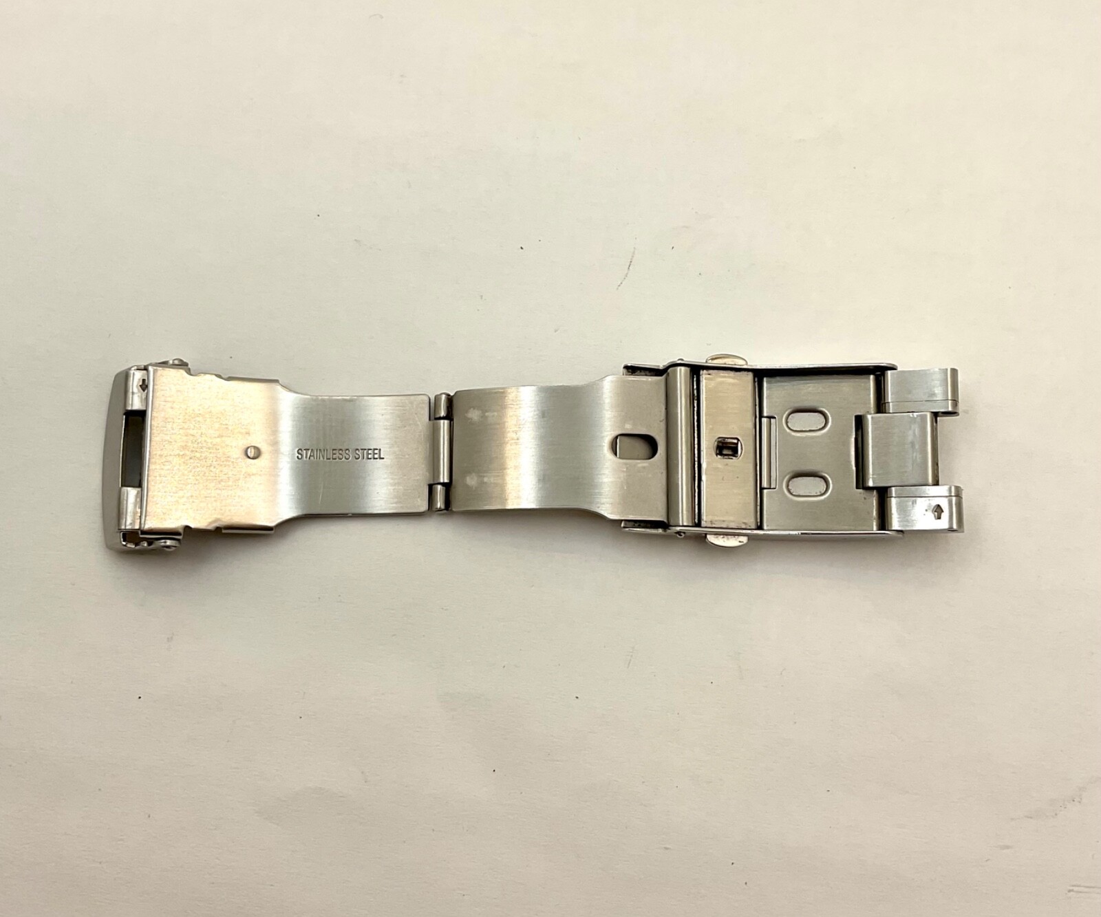 Bulova Model 98B180 Caseback C9601036 Clasp