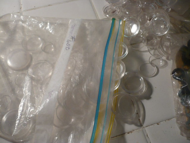 500 – 1000 VINTAGE PLASTIC WATCH CRYSTALS & CLOCK HANDS