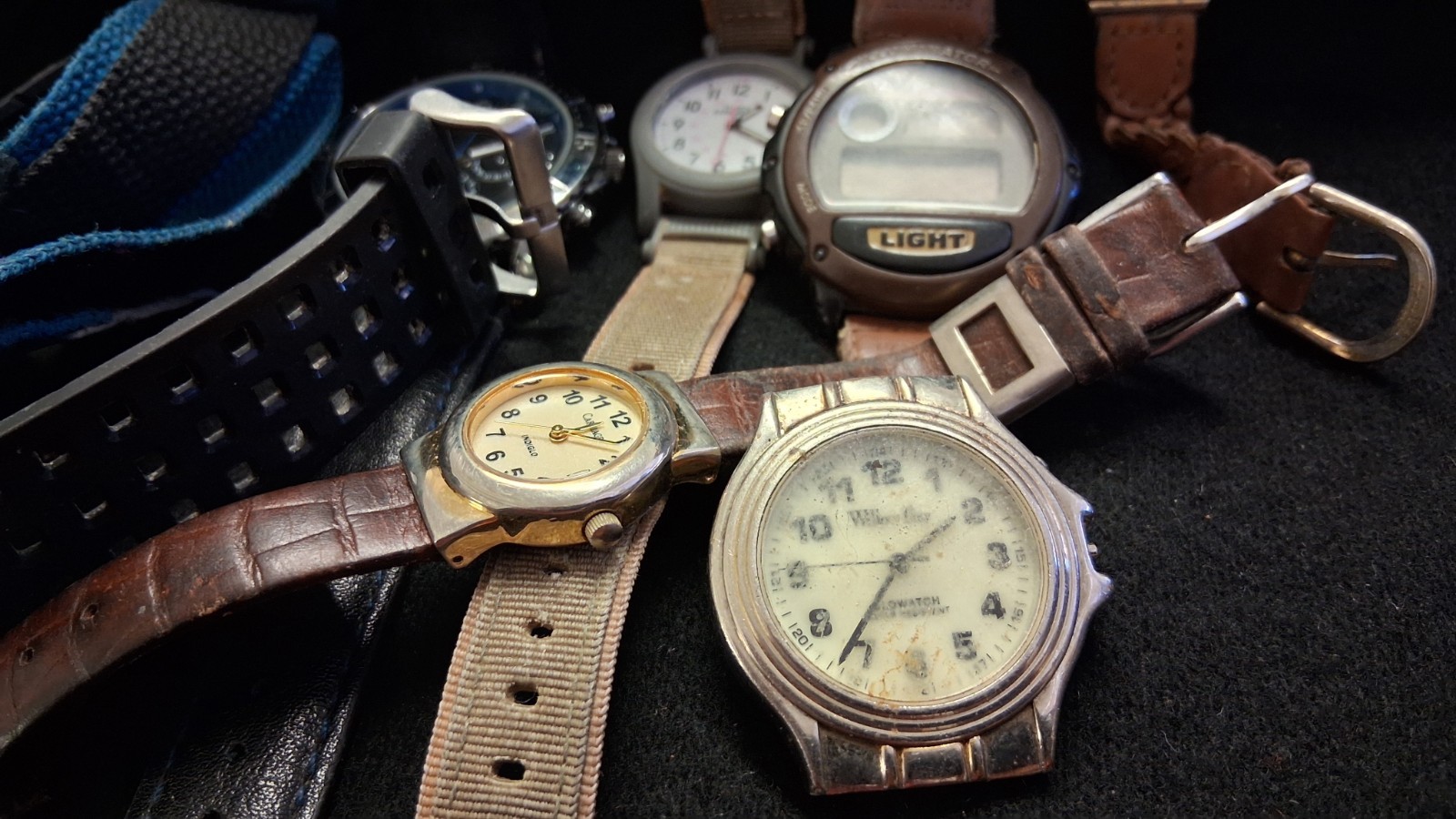 JUNK DRAWER VINTAGE WRISTWATCH LOT MIXED ASSORTMENT TIMEX CARRIAGE CASIO & MORE