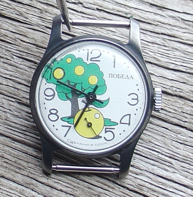Rare Vintage Collectible Soviet POBEDA Watch With the Apple Tree 2602 SERVICED
