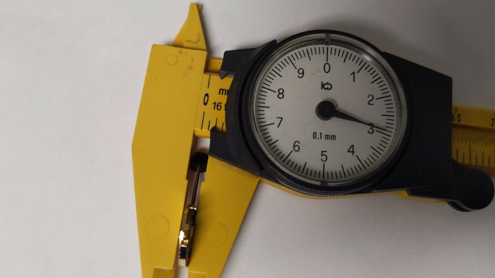 ETA 976.001 watch movement SS1 V8 Aig 1 (H1) NEW yellow 2 hands SS1
