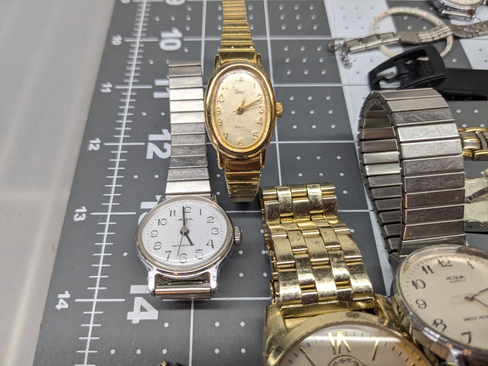 Bulk Watch Lot Timex,Fossil,Quartz Movements 25 Watches + Accessories