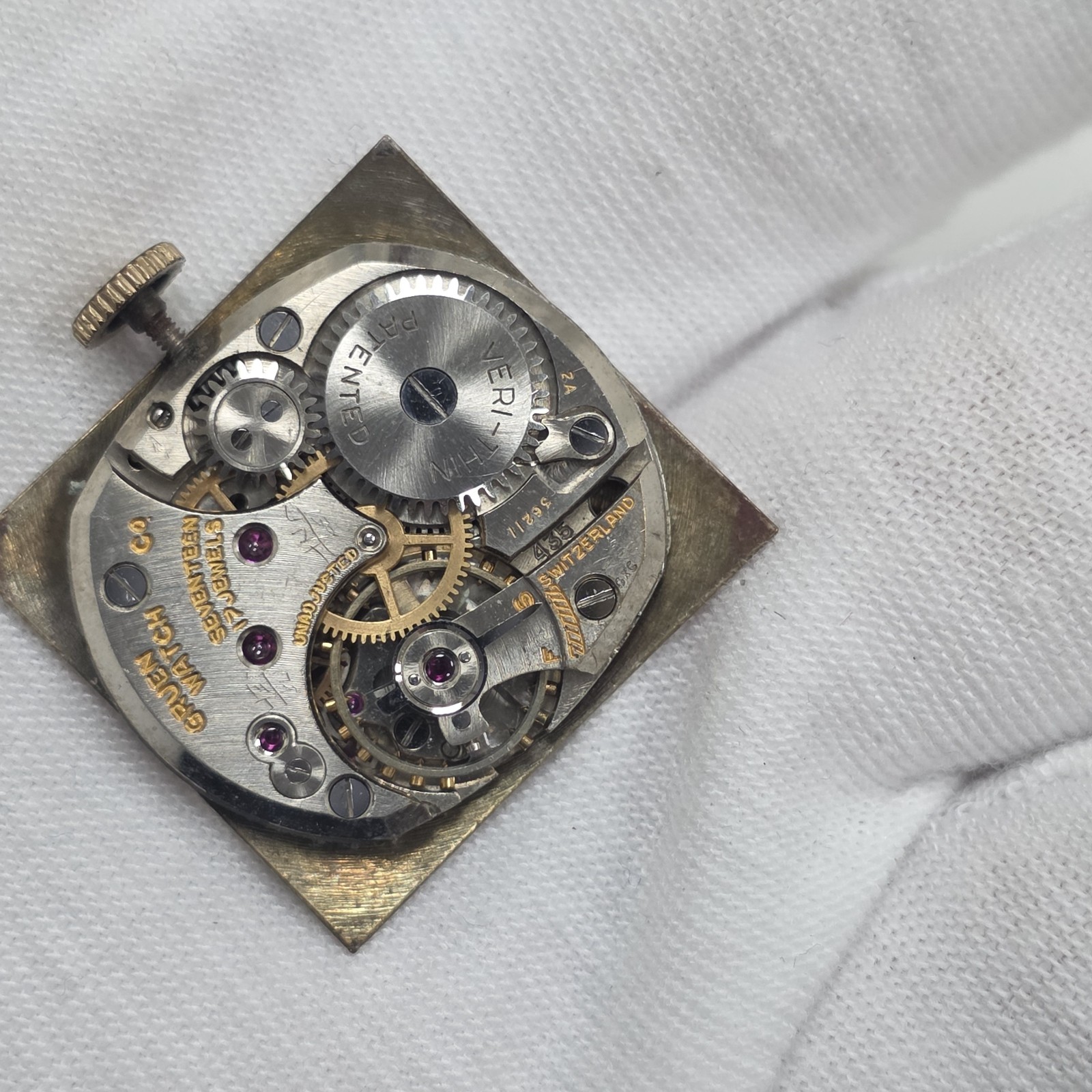 Mens Vintage GRUEN Cal 435 17 Jewel Swiss Watch Movement Good Balance