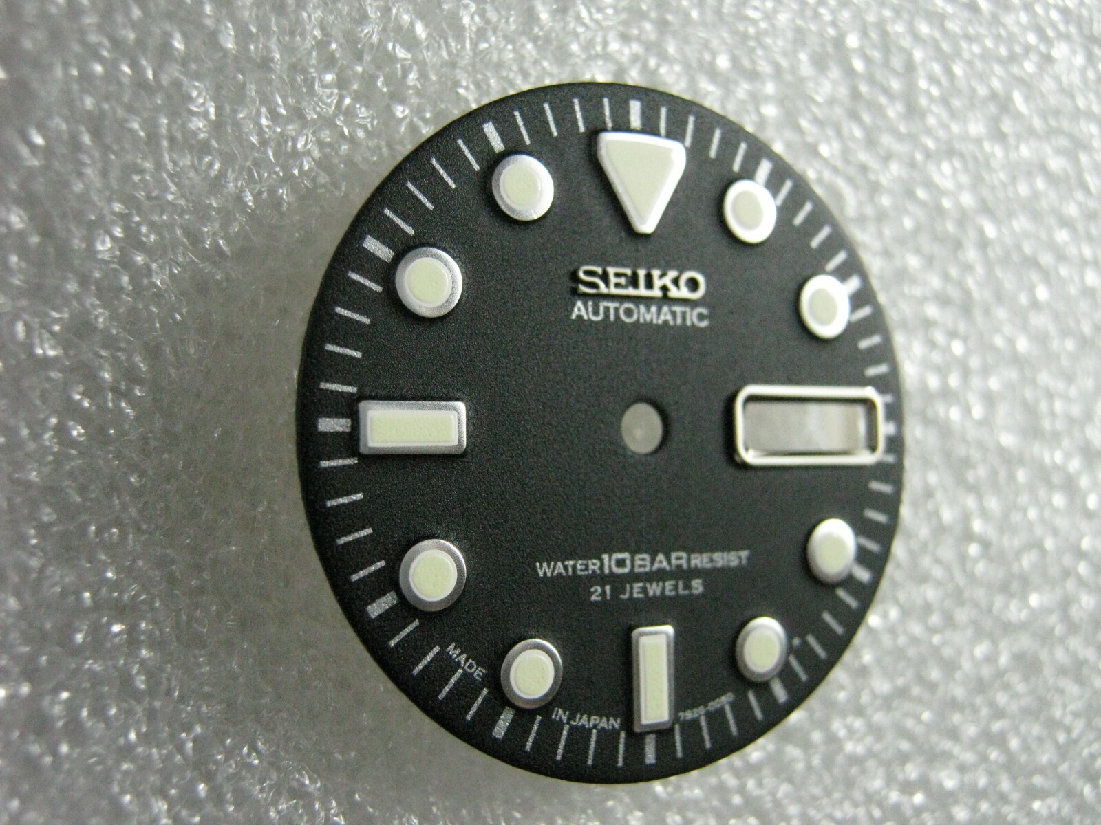 New REPLACEMENT BLACK Day/Date Dial For 10BAR 7S26-0050