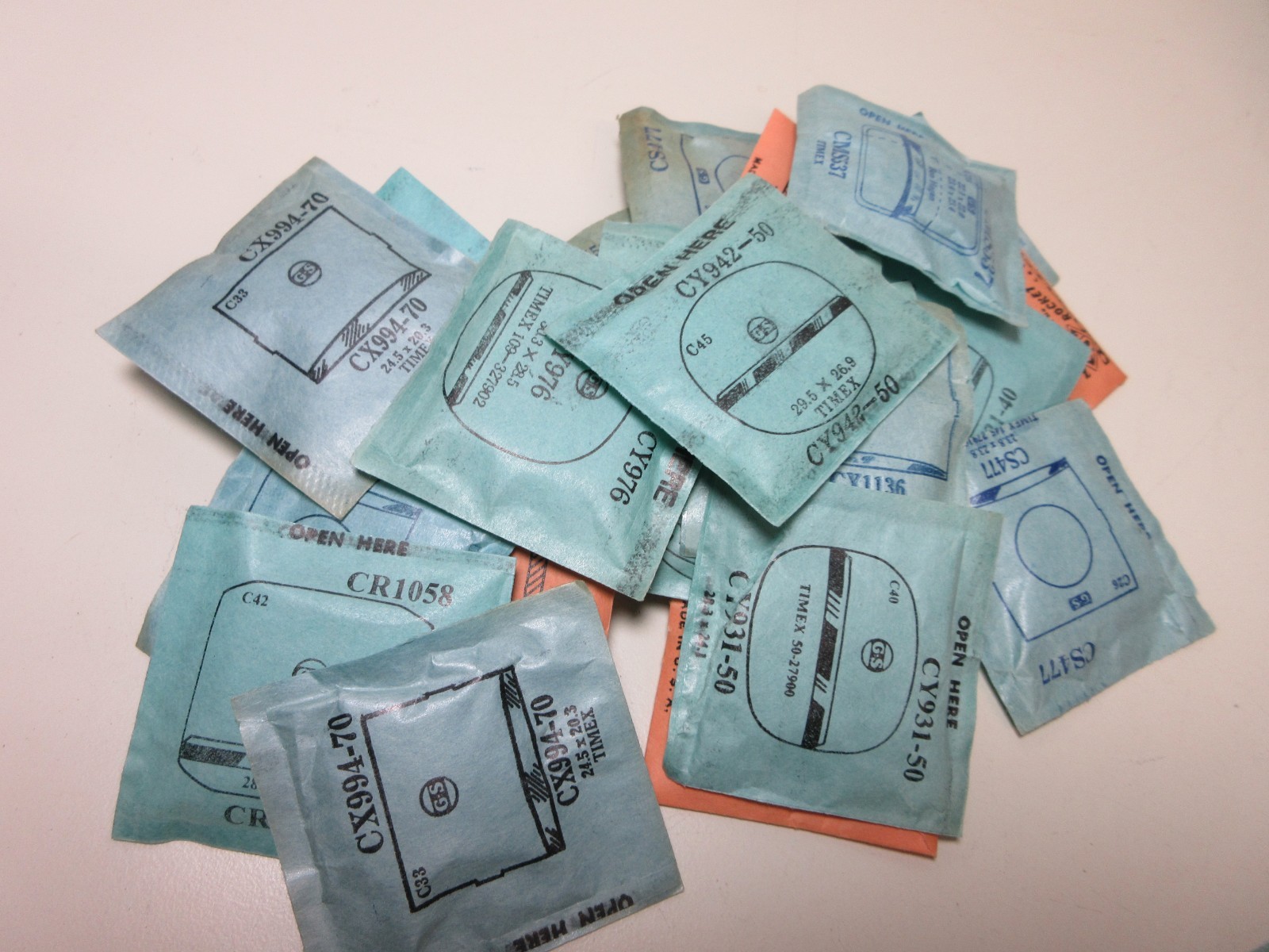 LOT OF GS SUC WATCH CRYSTALS FOR TIMEX NEW OLD STOCK FLEXO WATCHMAKER #209