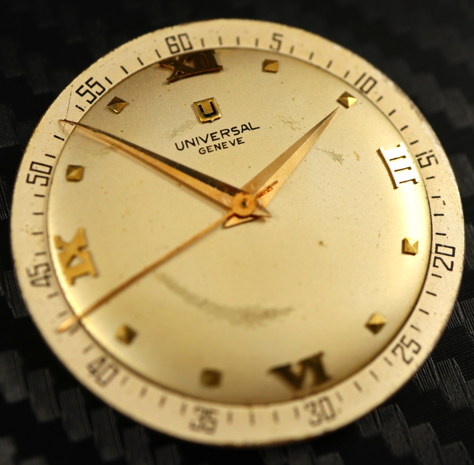 UNIVERSAL GENEVE 332 Cream Dial & Hands Swiss Made 30.2MM