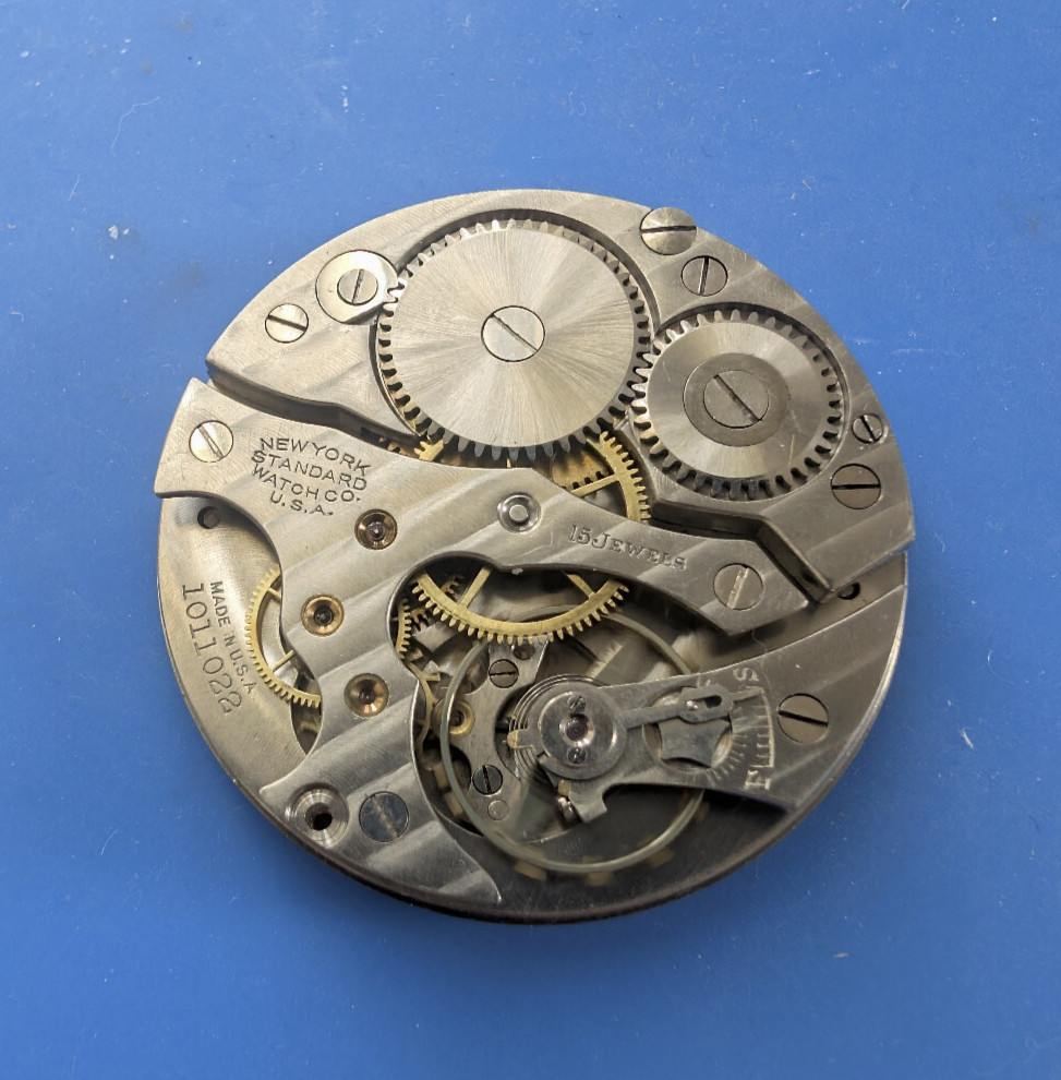 VINTAGE 10 SIZE NY STANDARD GRADE 1553 POCKET WATCH MOVEMENT RUNNING