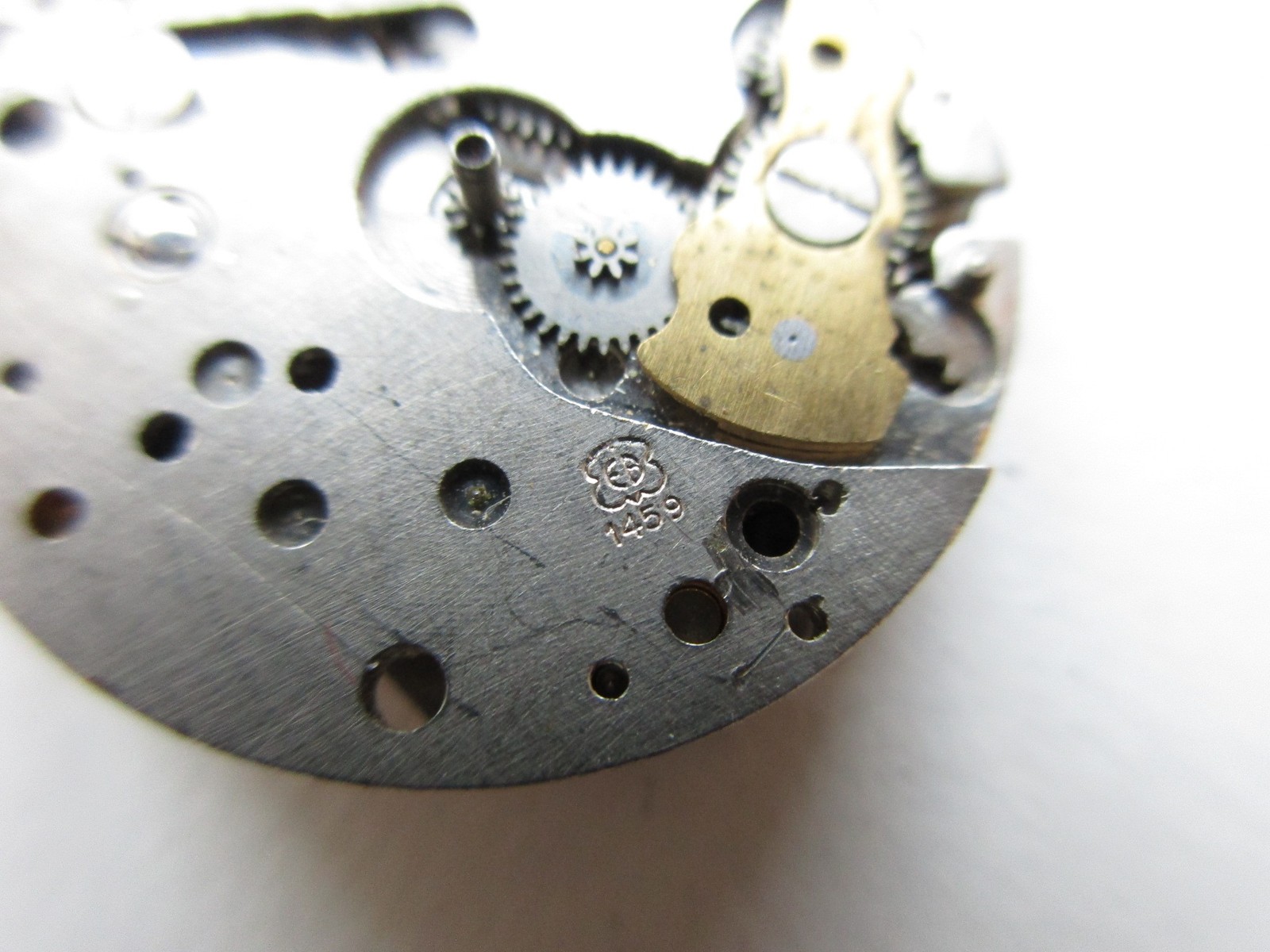 EB Bettlach cal. 1459 Swiss watch movement – balance moves – for parts
