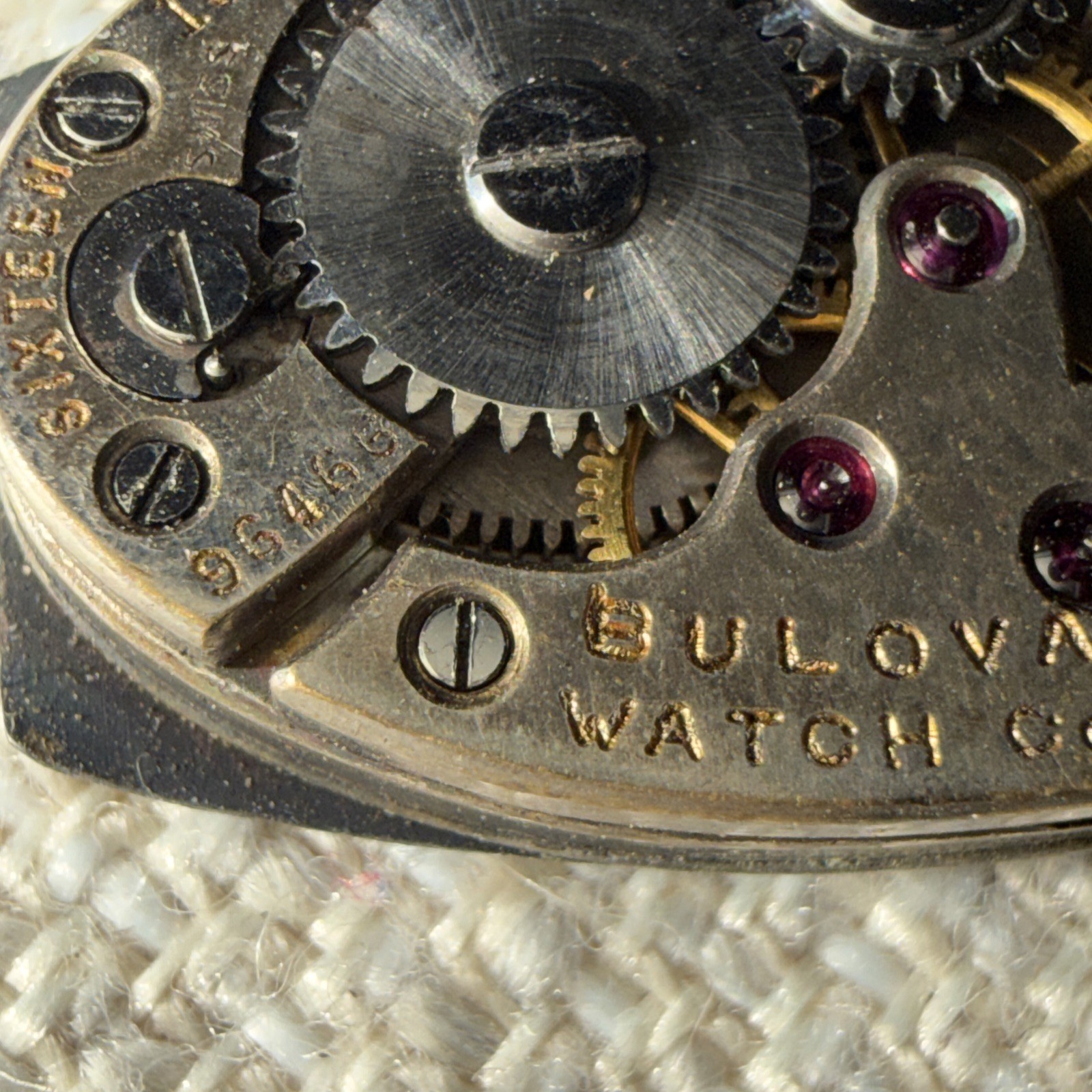 Vintage Bulova Watch Wind Up Movement FOR PARTS ONLY Collectible 9G466 16 Jewels