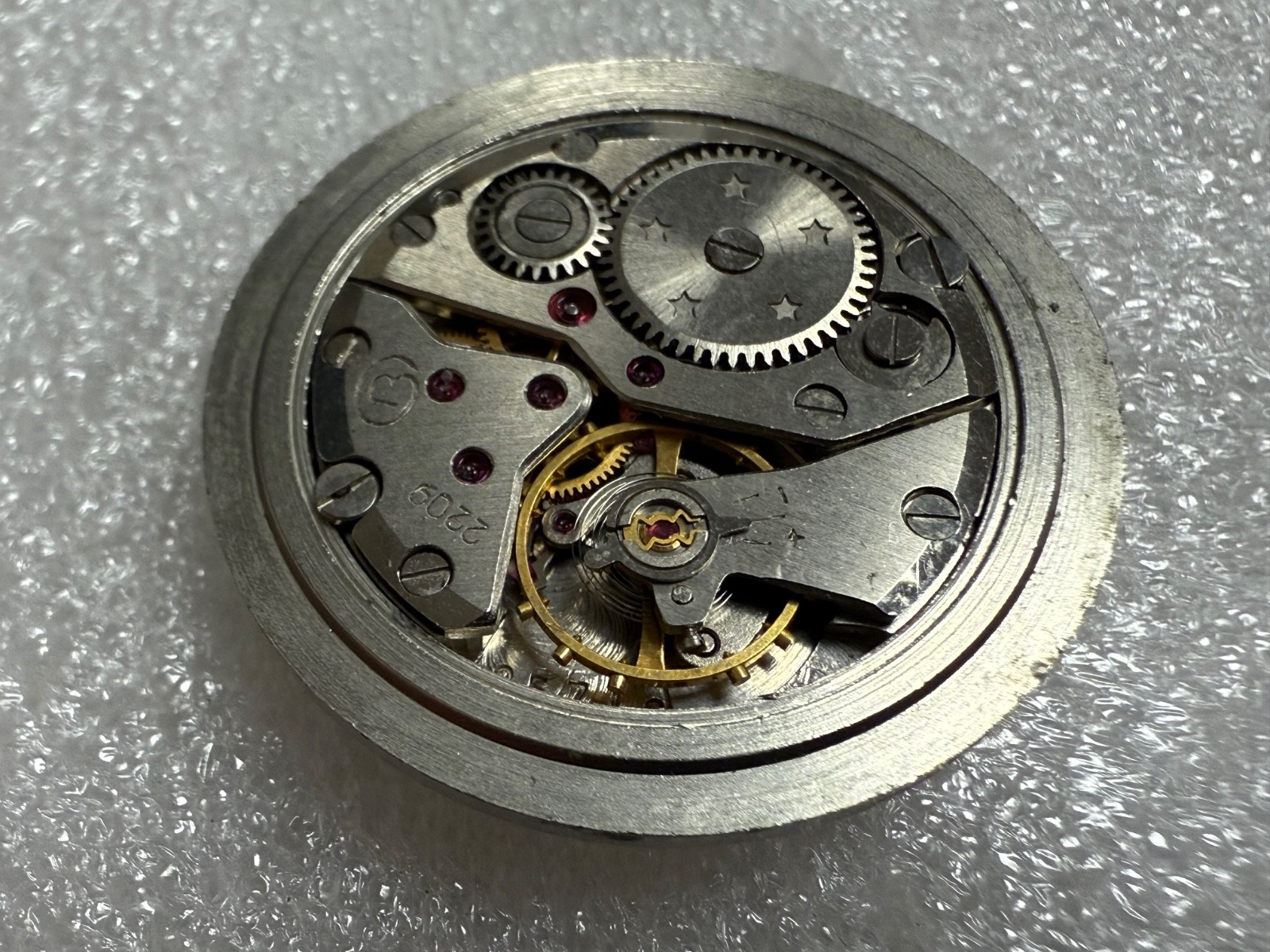 VINTAGE Vostok Wostok Cal. 2209 USSR SOVIET watch Movement. FOR PARTS