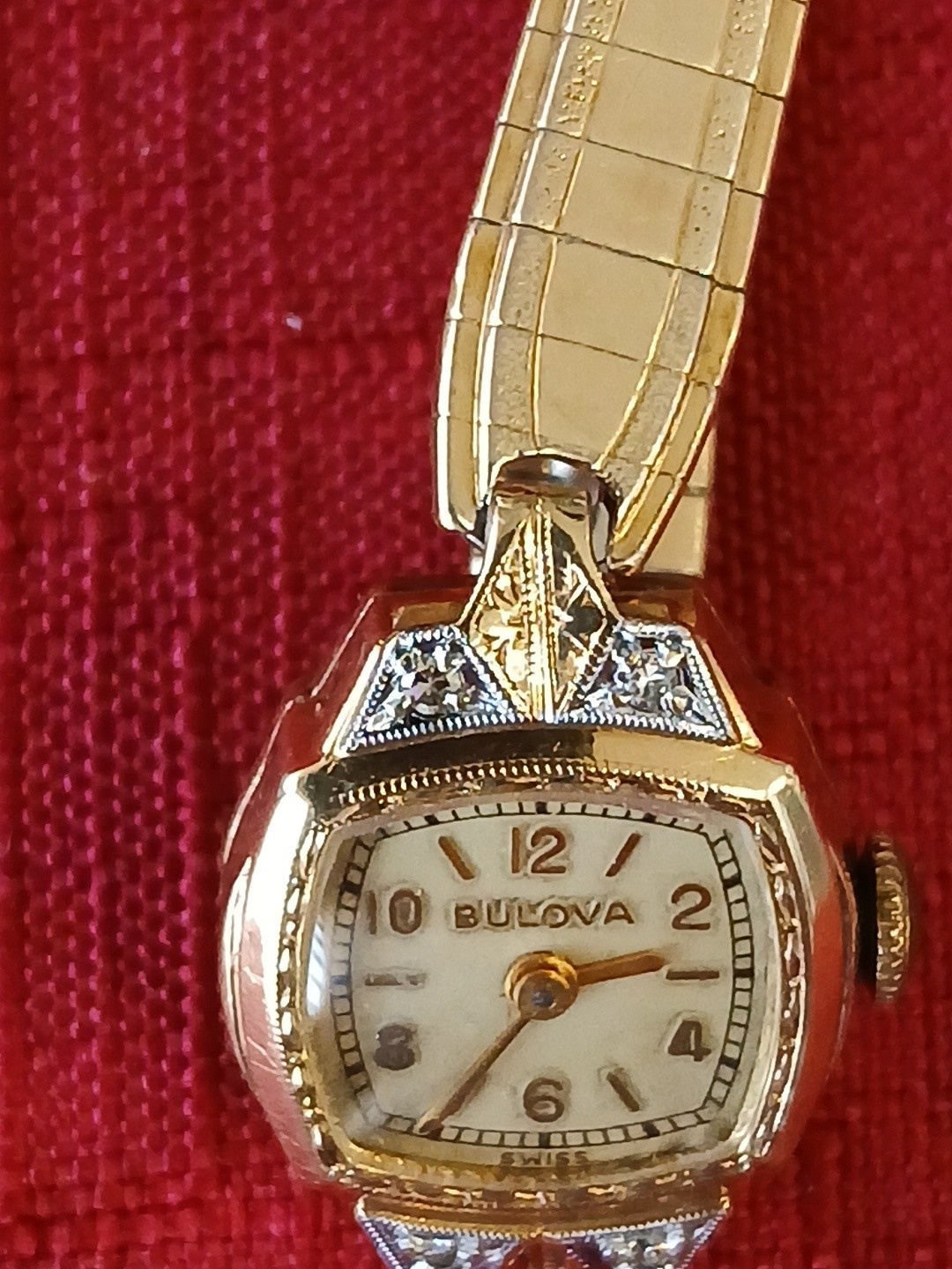 Vintage 1930s Beutiful BULOVA, Swiss 6 AM Movement Gold Plate.