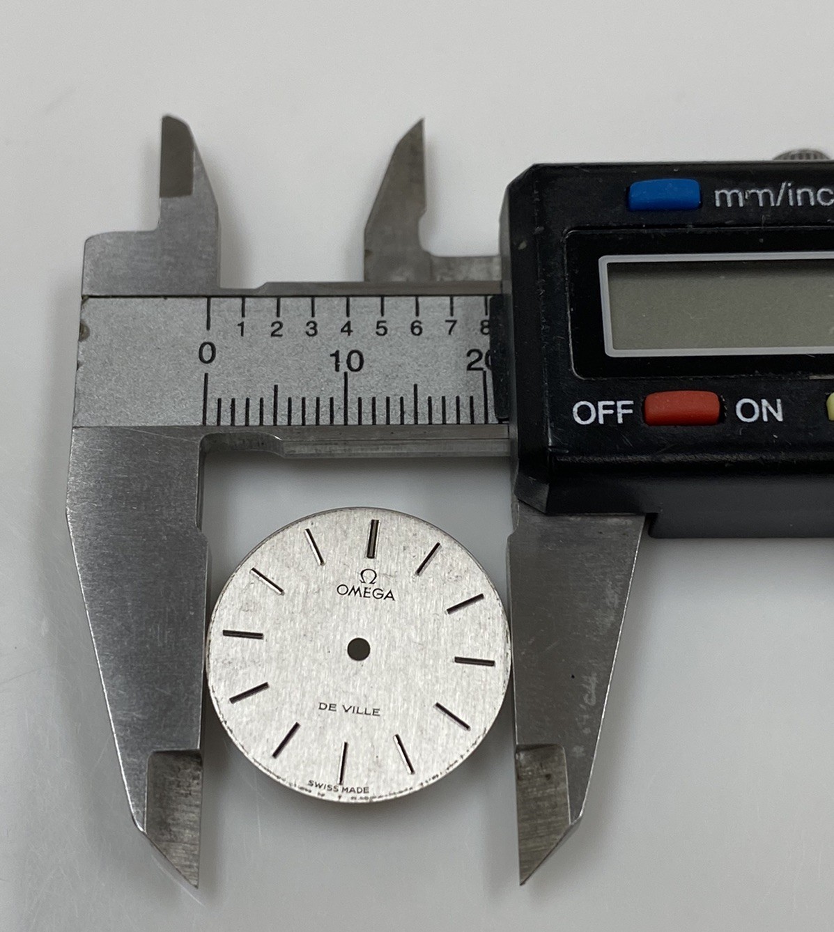 Original Vintage Omega De Ville Caliber 625 Silver Linen 20.5mm Dial