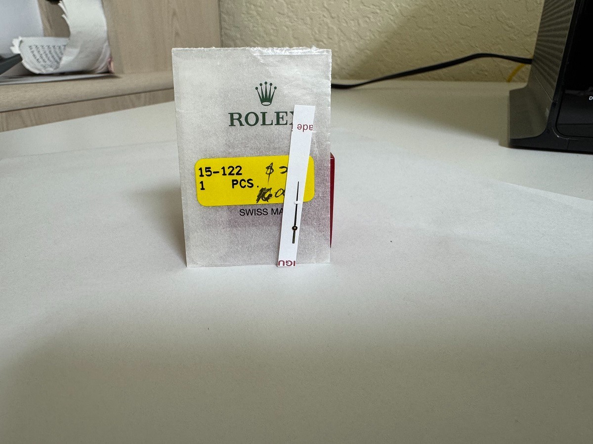 NOS Genuine Rolex 15-122 Yellow gold Second Hand 3035 16008